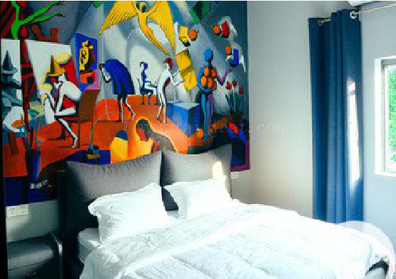 景德镇对于酒店的墙体彩绘而言更注重哪些方面？